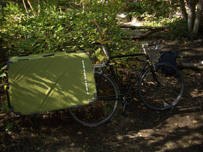 Carrying a crash pad on the back of a bike.