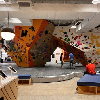 Vertical Rock Tyson's Corner DC climbing gym